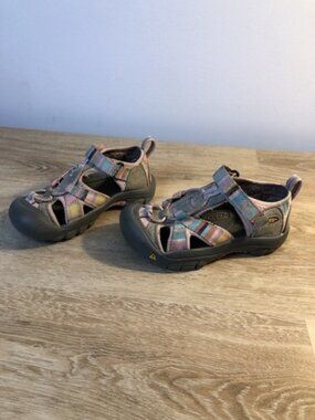 KEEN Newport H2 Kids Size 11 Pink Blue Striped Hiking Water Sandals boys girls